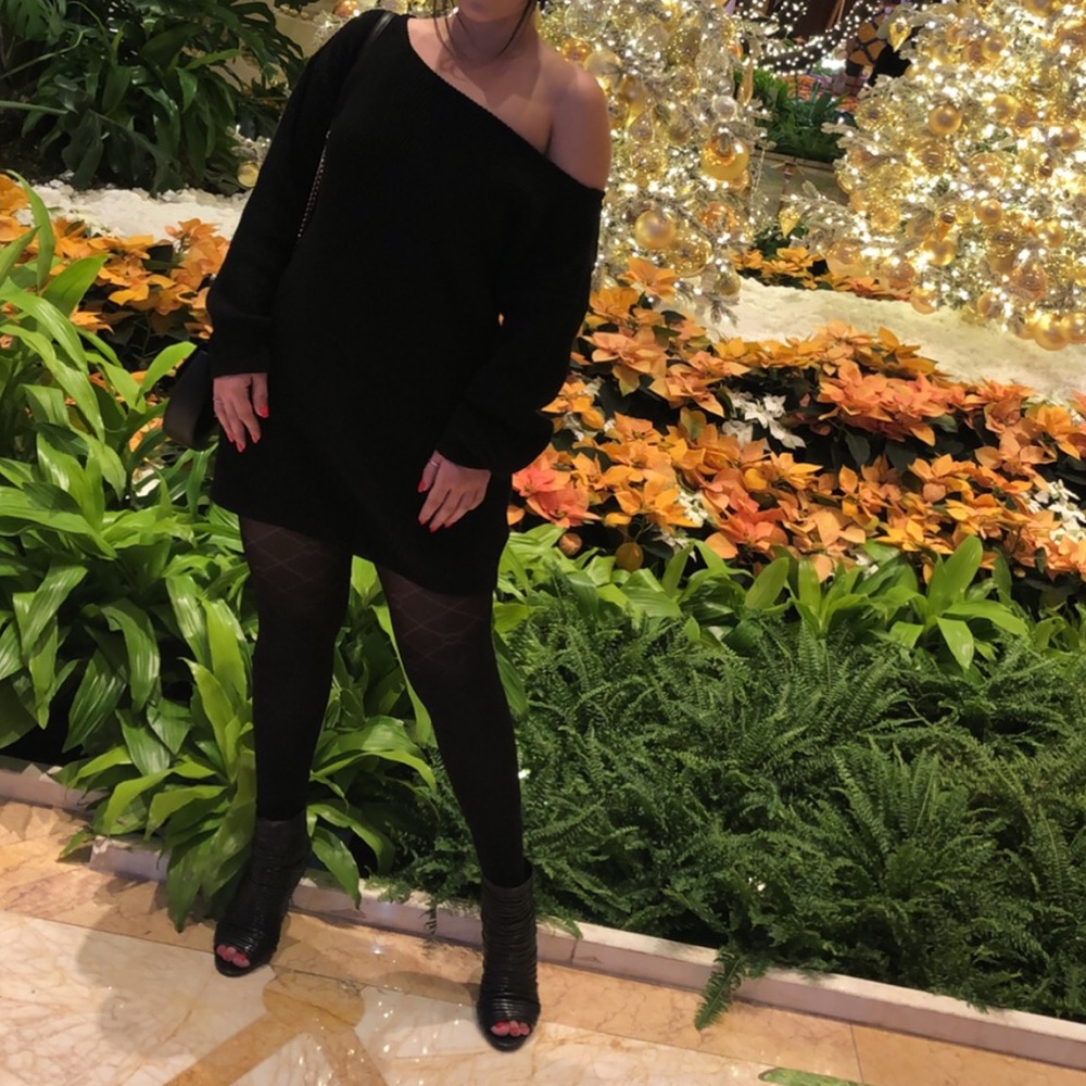 Offer the shoulder knitted black sweater dress